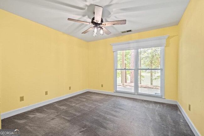 Building Photo - 1043B Clubhouse Ln