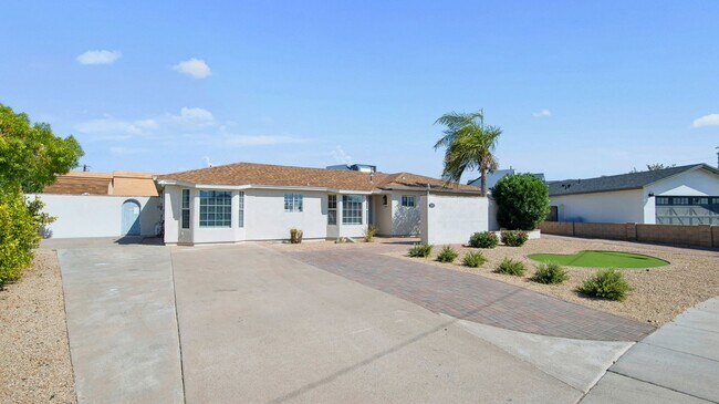 Building Photo - 2929 N 55th Pl