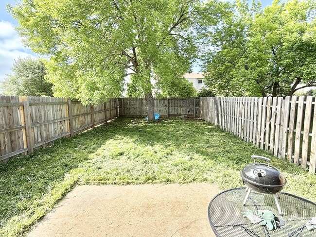Building Photo - 3101 Azalea Dr