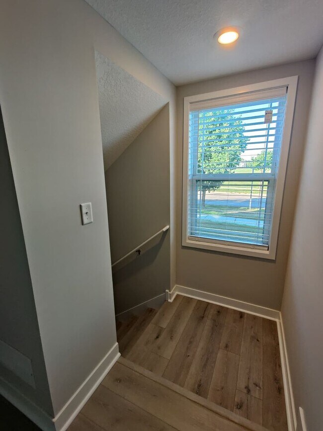 Building Photo - 2768 Clover Ridge Dr