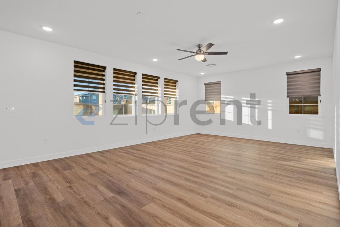 Building Photo - Unit