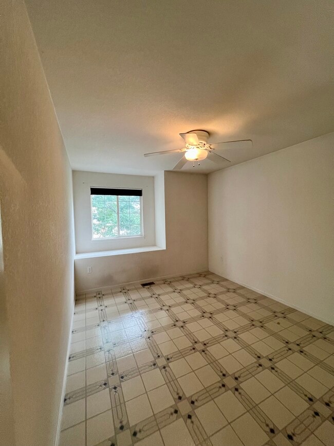 Building Photo - 1848 S Tamarac St