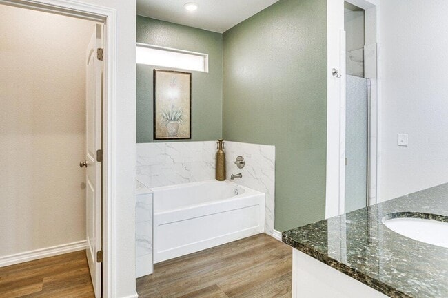 Building Photo - 806 E 19th St