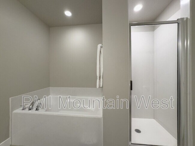 Building Photo - 12702 Stone Heights Dr