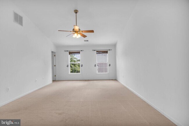 Building Photo - 8142 Tenbrook Dr