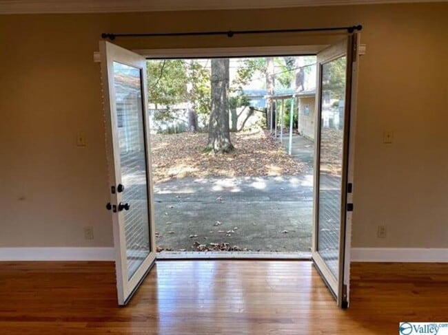 Building Photo - 206 Westchester Ave SW