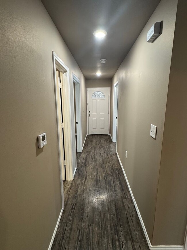 Building Photo - Newer construction Home *Section 8 Approved EXTENDED Driveway parking