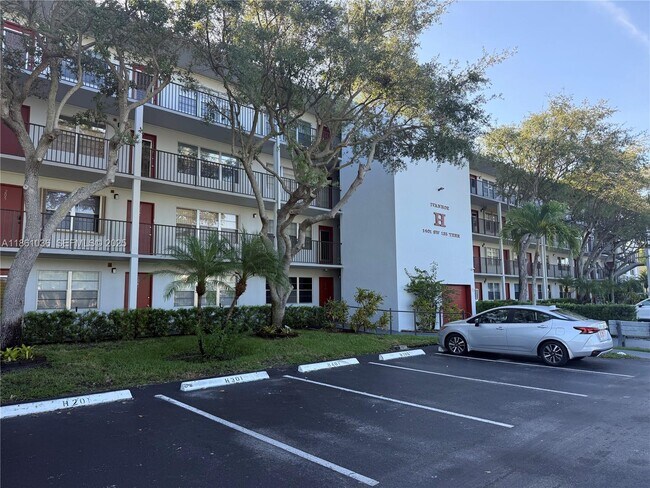 Building Photo - 1401 SW 135th Terrace