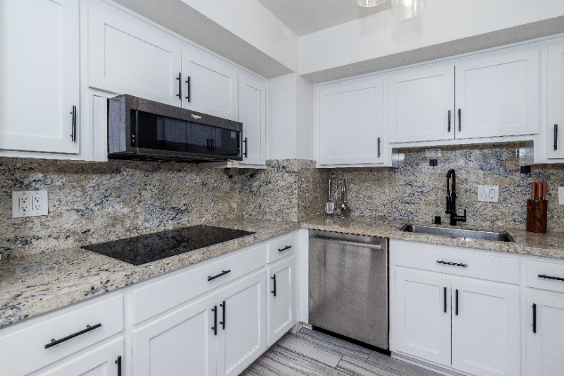 Building Photo - 1998 Broadway