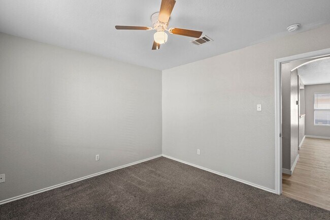 Building Photo - 164 Pearl Lake Dr