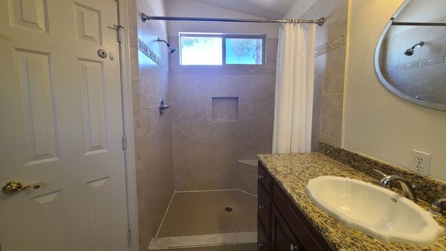 Building Photo - 1413 Iron Springs Dr