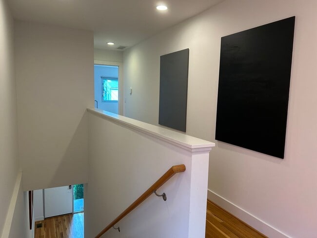 Building Photo - Modern 3 Bed 3 Bath Highlands Home