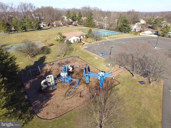 Building Photo - 21 Monarch Dr