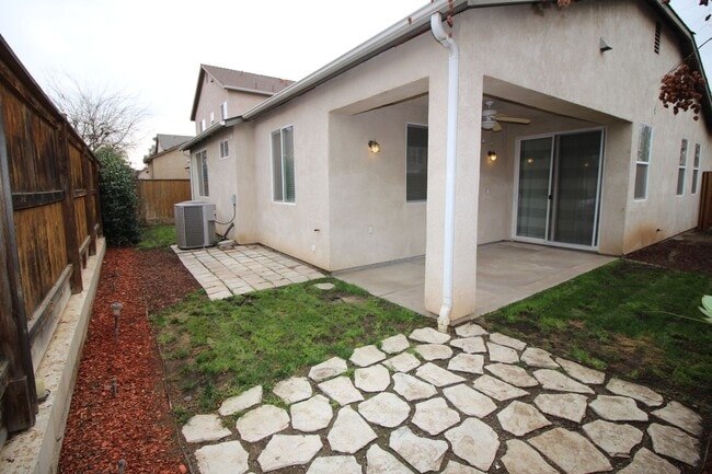Building Photo - Cute Home in Fig Garden Gated Community.