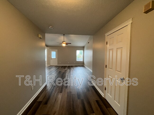 Building Photo - 9204 Symphony Way
