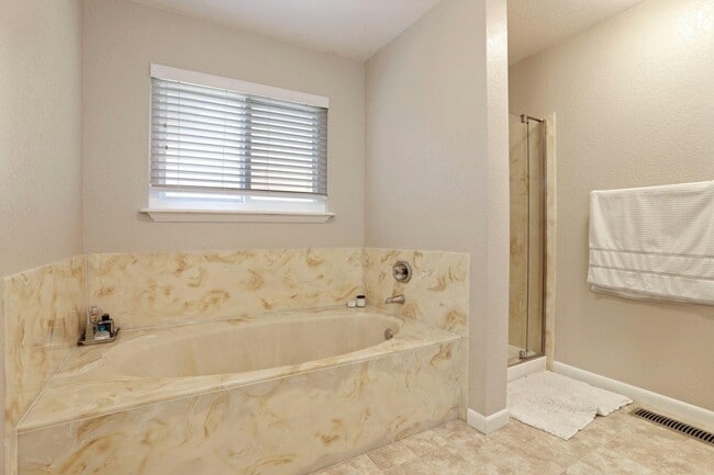 Building Photo - 67 Exeter Ln