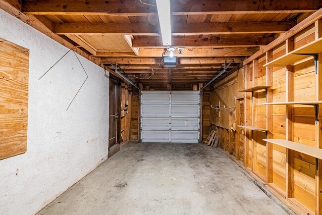 Building Photo - 624 Adams St NE