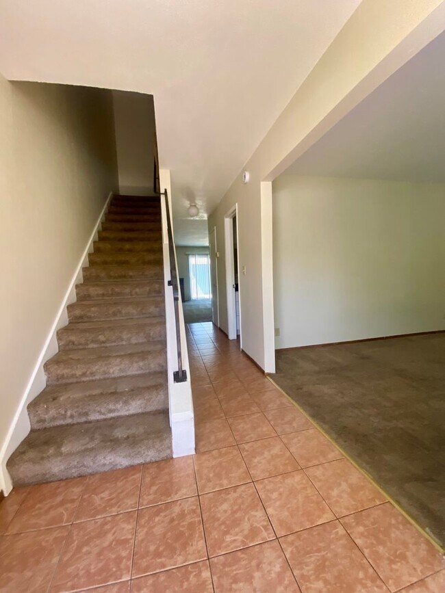 Building Photo - 1489 St James Pky