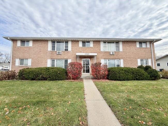 Building Photo - 1320 N Randall Ave