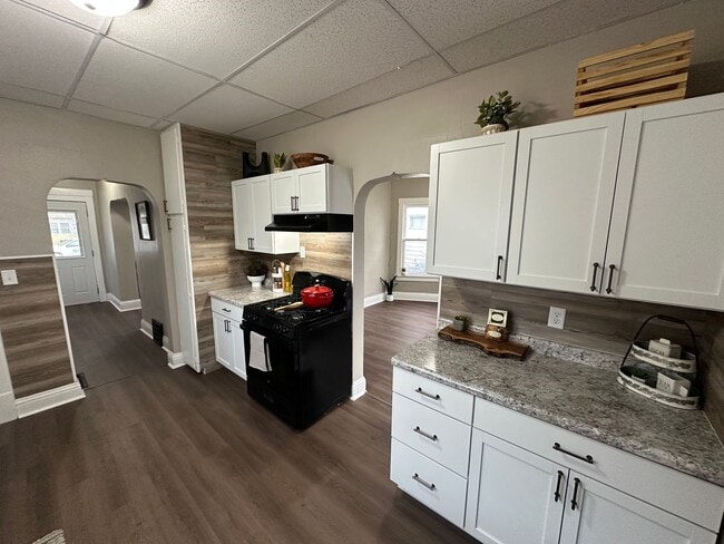 Primary Photo - Newly remodeled 3 bed, 1 bath home for ren...