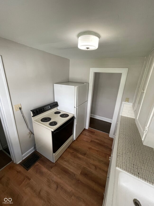 Building Photo - 841 N Emerson Ave