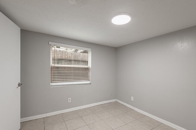 Building Photo - 26620 Primrose Ct