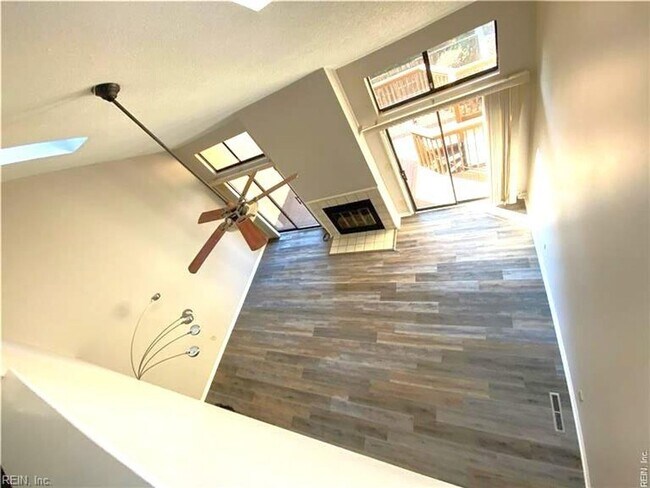 Building Photo - Beach Style Living