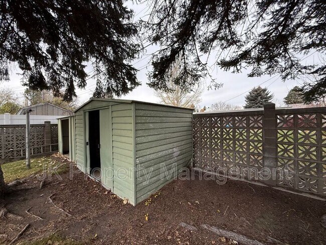 Building Photo - 1726 Alder Dr