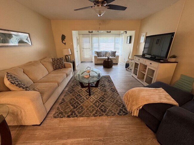 Building Photo - Furnished 2/2 Seasonal in Seven Lakes