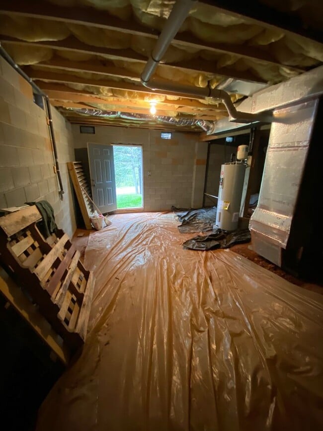 Building Photo - North AVL - Spacious 2/2 Apartment