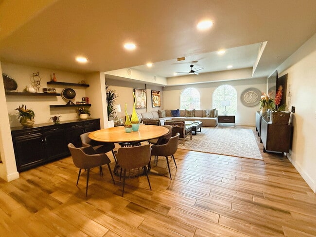 Building Photo - 2511 W Queen Creek Rd