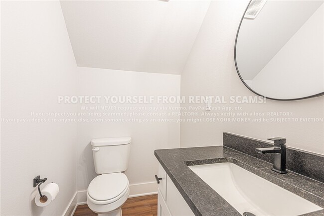 Building Photo - 1047 S Laramie Hts