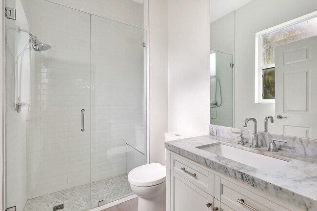 Building Photo - 1898 Capeside Cir