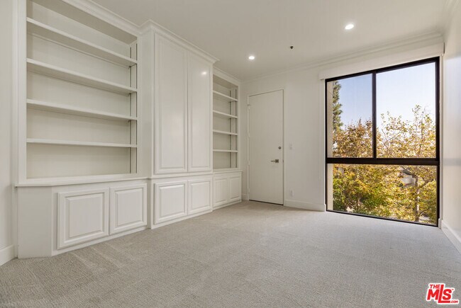 Building Photo - 2102 Century Park Ln