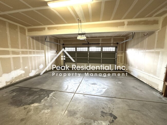 Building Photo - 1811 Waterfall Dr