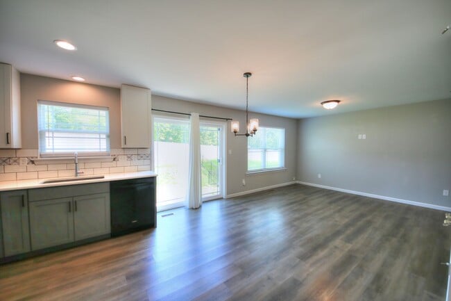 Building Photo - 3 Bed/3.5 Bath Home for Rent in Bridgeton (Pattonville School District)