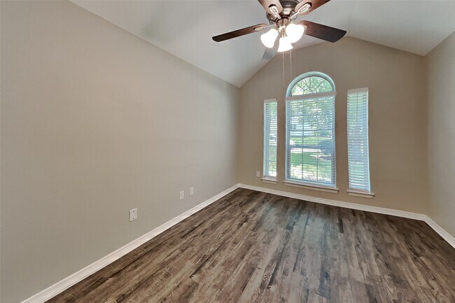 Building Photo - 8227 Sports Haven Dr