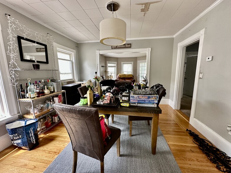 Building Photo - 33 Park St