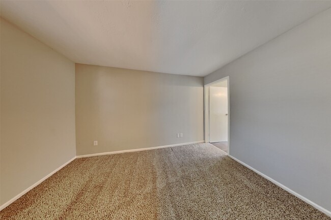 Building Photo - 15803 Maple Manor Dr