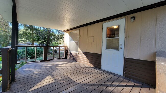 Building Photo - FULLY FENCED! 3 bedroom, 1 bath home plus a covered deck