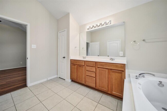 Building Photo - 7427 Rustic Chase Dr