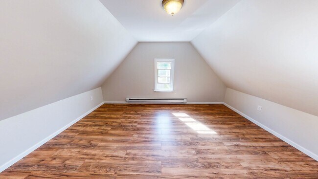 Building Photo - Beautiful Beaver Hills Single Family | Ava...