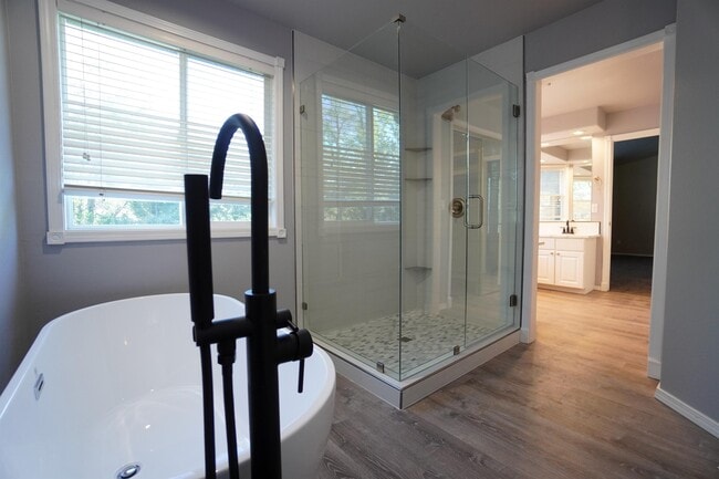 Building Photo - 2747 E Migratory Dr