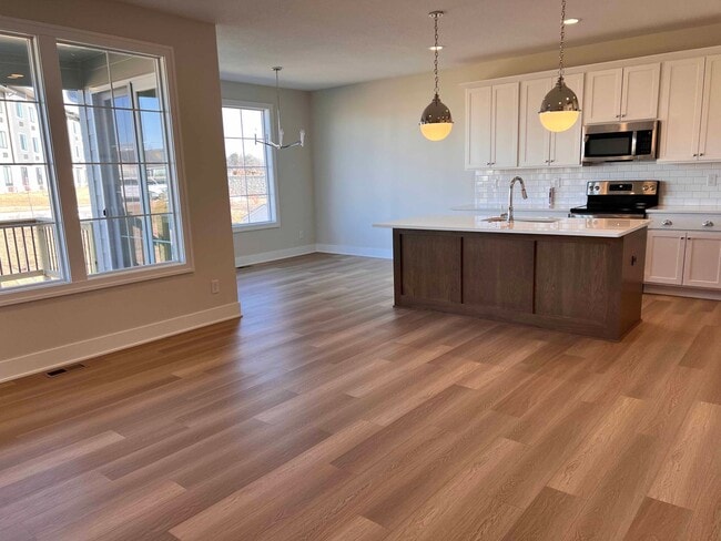 Building Photo - 470 S 91st St