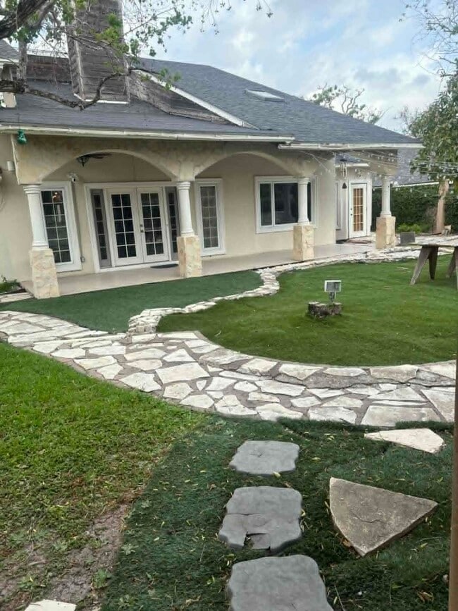 Building Photo - 3110 Jacaranda Dr