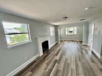 Building Photo - TOTALLY REMODELED Spacious 3BR/1BA Lakelan...