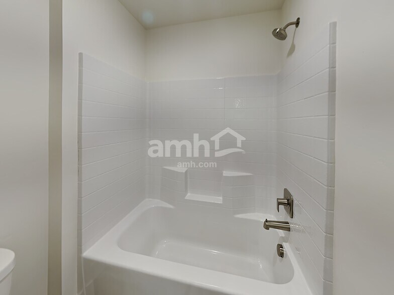 Building Photo - 1349 Marysville Ave