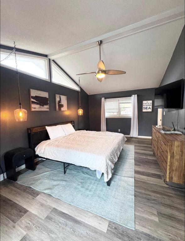 Building Photo - 360 Betsy Rd