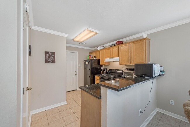 Building Photo - AUGUST 2026 PRE-LEASE!! COME TOUR THIS AMAZING 4 bed, 4 bath Home!!