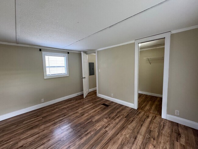 Building Photo - 154 NW Alpata Ct